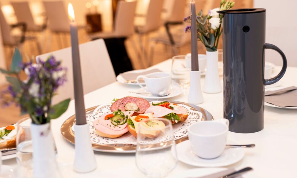 Kaffeetafel im „Raum für Uerdingen“ - Zecher Bestattungen, Krefeld