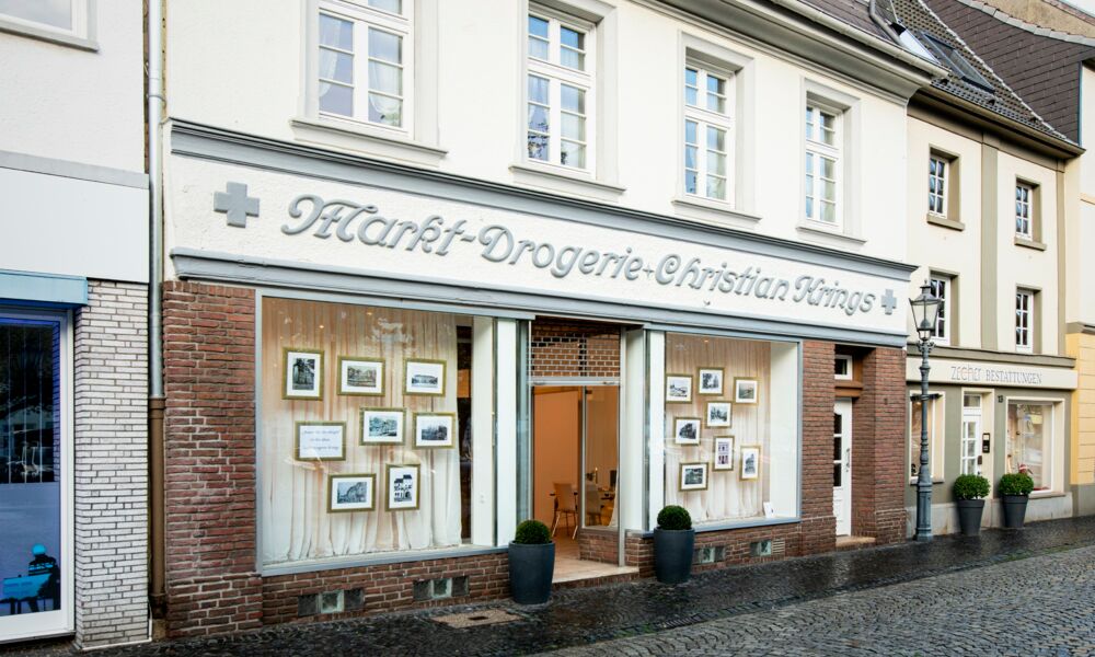 Fassade alte Markt-Drogerie in Uerdingen - Zecher Bestattungen, Krefeld